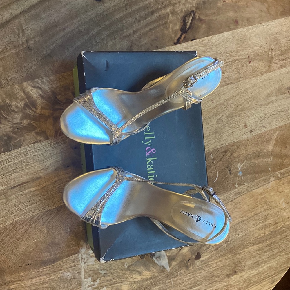 Leather upper size 7. Kelly and Kate
